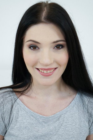 Photo of Mia Evans from the Latest Netflix gallery