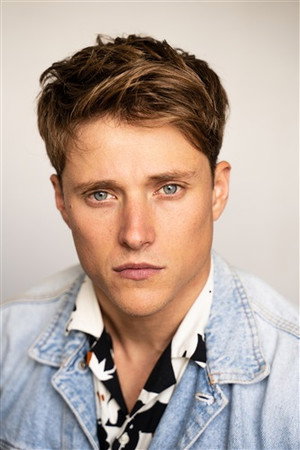 Photo of Paul Arvenne from the Latest Netflix gallery