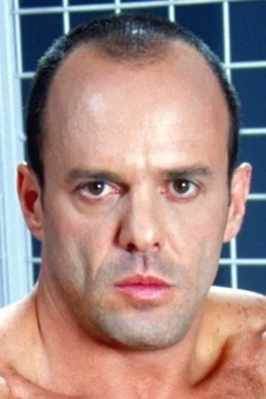Photo of Carlo Cox from the Latest Netflix gallery