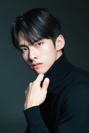 Photo of 사재익 from the Latest Netflix gallery
