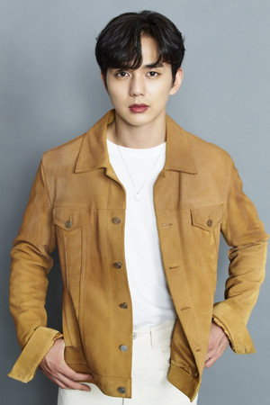 Yoo Seung-ho photo
