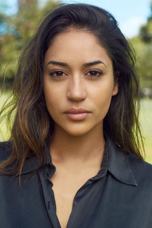 Photo of Julia Oberlinkels from the Latest Netflix gallery