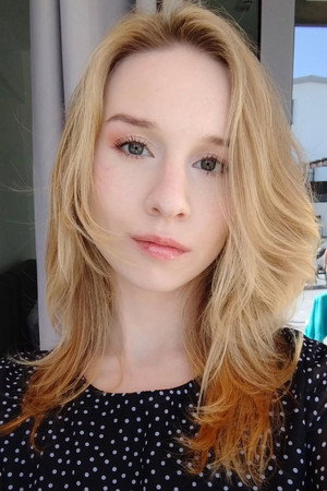 Photo of Alice Klay from the Latest Netflix gallery