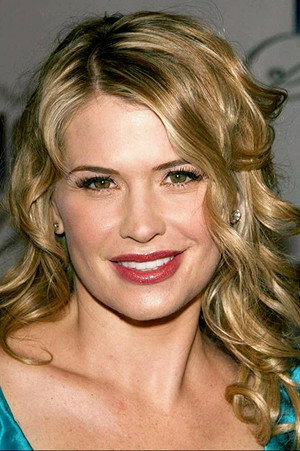 Kristy Swanson photo