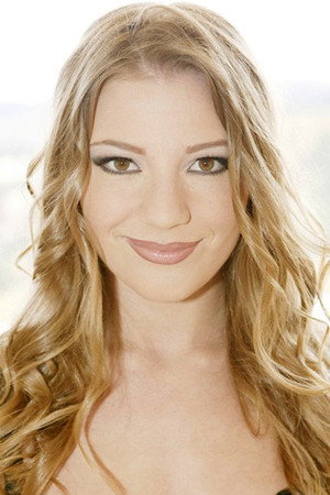 Photo of Aurora Snow from the Latest Netflix gallery