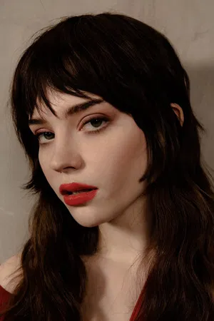 Sophie Thatcher photo