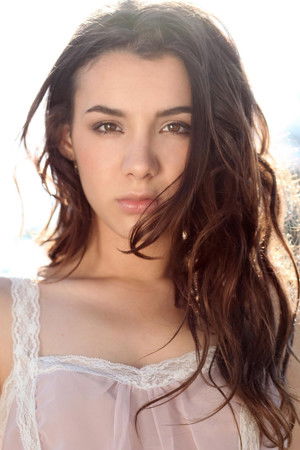Hannah Marks photo