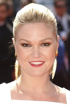 Julia Stiles photo