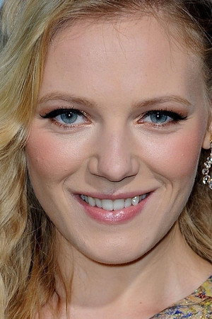 Emma Bell photo