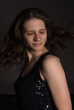 Photo of Anna Elizabeth Stern from the Latest Netflix gallery