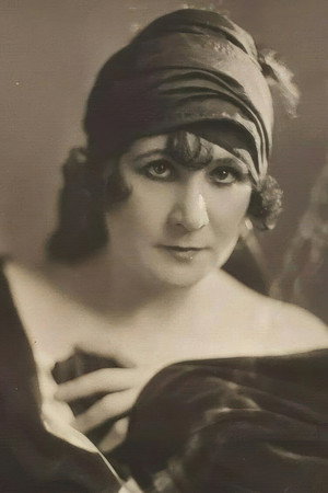 Photo of Rose Dione from the Latest Netflix gallery