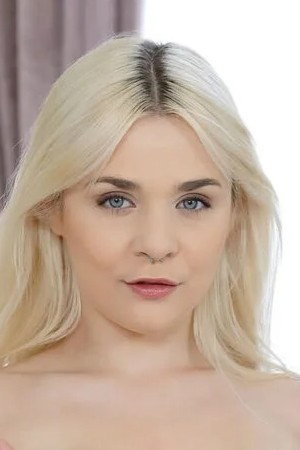 Photo of Ellie Shou from the Latest Netflix gallery