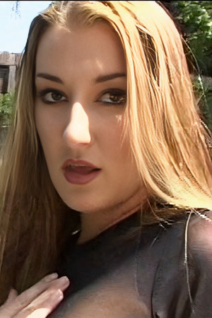 Photo of Jennifer Nyce from the Latest Netflix gallery
