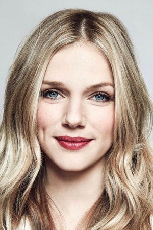 Tracy Spiridakos photo