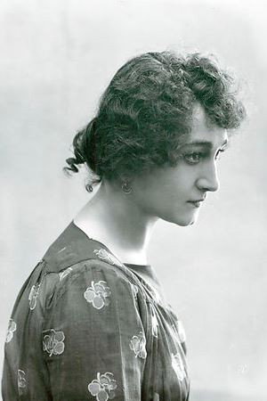 Photo of Clara Schwartz from the Latest Netflix gallery