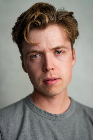 Photo of Evan Roe from the Latest Netflix gallery