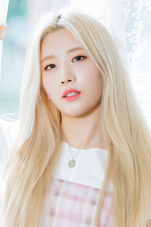 Kim Lip photo