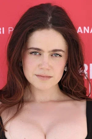 Photo of Molly Gordon from the Latest Netflix gallery