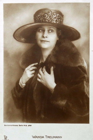 Photo of Wanda Treumann from the Latest Netflix gallery