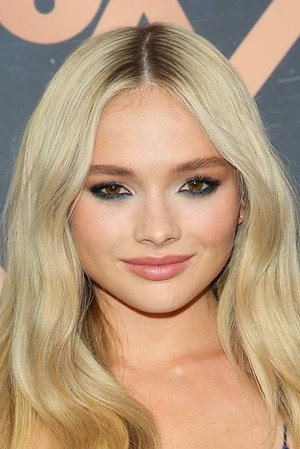 Natalie Alyn Lind photo