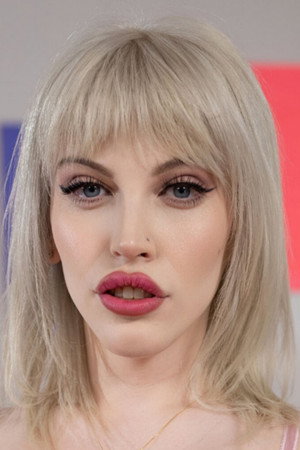 Photo of Izzy Wilde from the Latest Netflix gallery