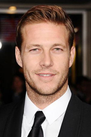 Luke Bracey photo