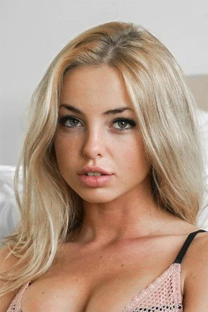 Photo of Emma Kotos from the Latest Netflix gallery
