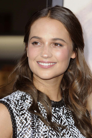 Alicia Vikander photo