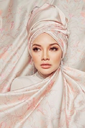 Neelofa photo