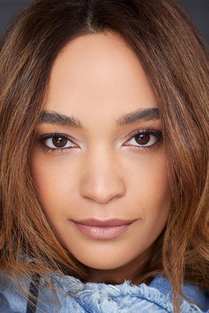 Photo of Justine Herron from the Latest Netflix gallery