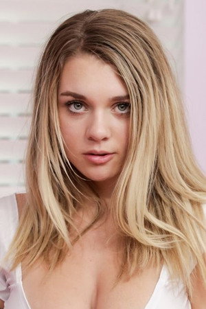 Photo of Gabbie Carter from the Latest Netflix gallery