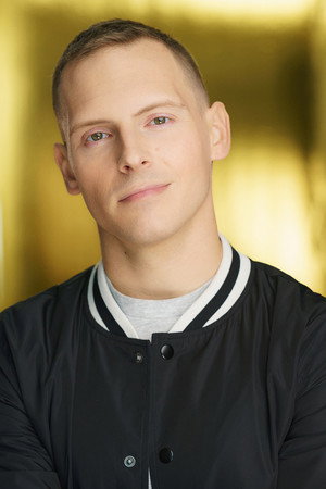Photo of Chris Silcox from the Latest Netflix gallery