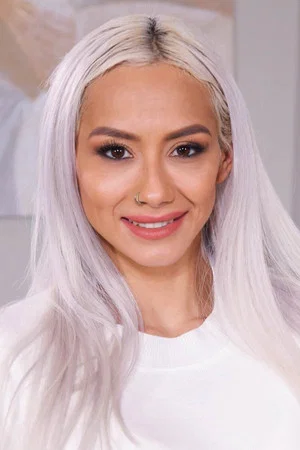 Photo of Veronica Leal from the Latest Netflix gallery