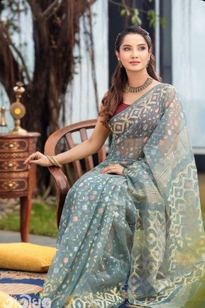Photo of Farin Khan from the Latest Netflix gallery