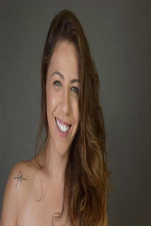 Photo of Aline Carválho from the Latest Netflix gallery