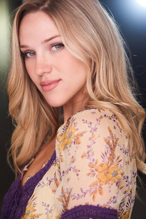 Photo of Elizabeth Posey from the Latest Netflix gallery