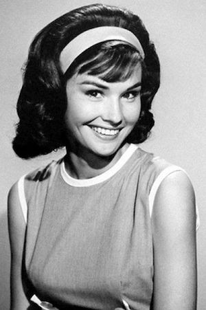 Lori Saunders photo