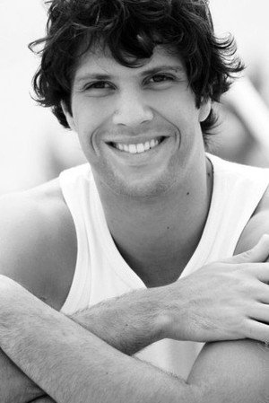 Photo of Gustavo Leão from the Latest Netflix gallery
