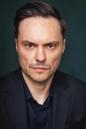 Photo of Oliver Mason from the Latest Netflix gallery