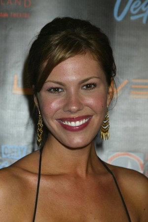 Nikki Cox photo
