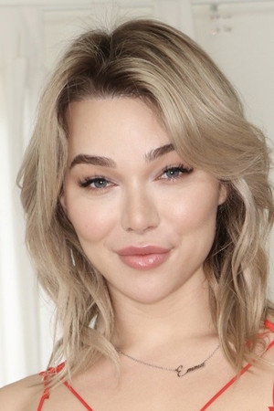 Photo of Emma Rose from the Latest Netflix gallery