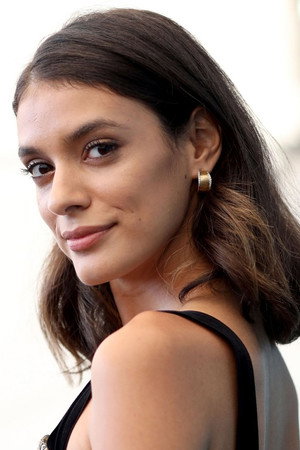 Photo of Laysla De Oliveira from the Latest Netflix gallery