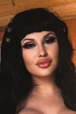 Photo of Bailey Jay from the Latest Netflix gallery