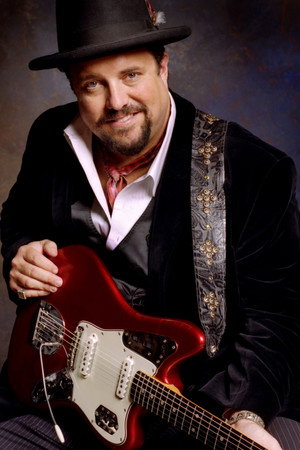 Photo of Raul Malo from the Latest Netflix gallery