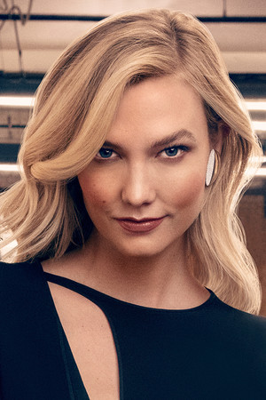 Photo of Karlie Kloss from the Latest Netflix gallery