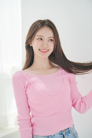 Photo of Han Yoo-eun from the Latest Netflix gallery