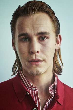Rhys Wakefield photo
