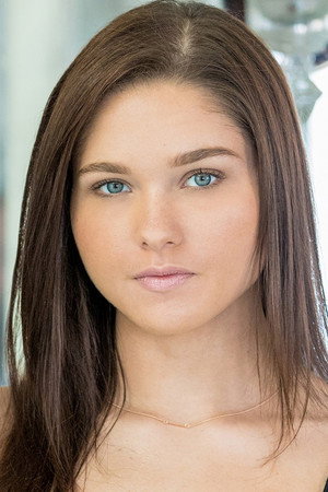 Photo of Zoe Bloom from the Latest Netflix gallery