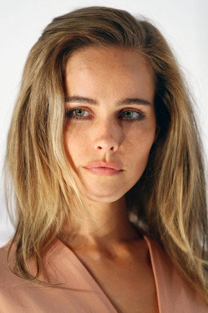Isabel Lucas photo