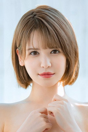 Photo of Emma Chizuru from the Latest Netflix gallery